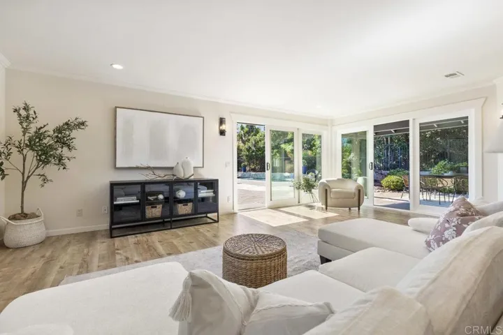 639 Valley Drive, Vista, California 92084