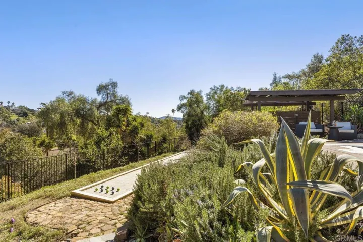 639 Valley Drive, Vista, California 92084
