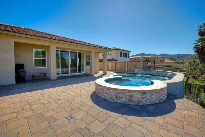 9252 Old Farmhouse Rd, Lakeside, California 92040
