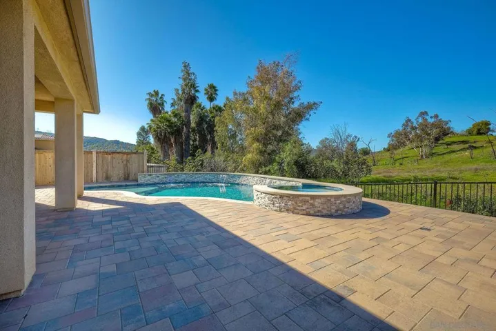 9252 Old Farmhouse Rd, Lakeside, California 92040