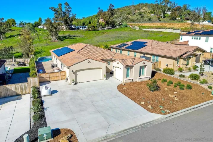 9252 Old Farmhouse Rd, Lakeside, California 92040