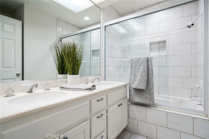 Ensuite to Den