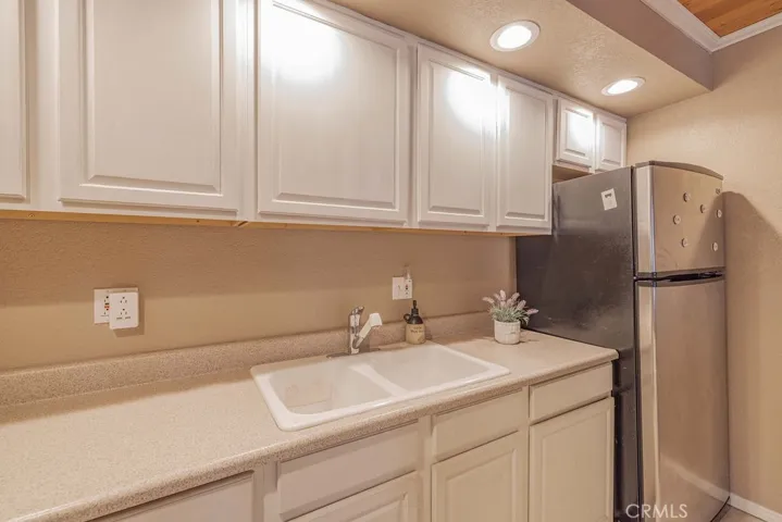 480 Spruce Lane, Sugarloaf, California 92386