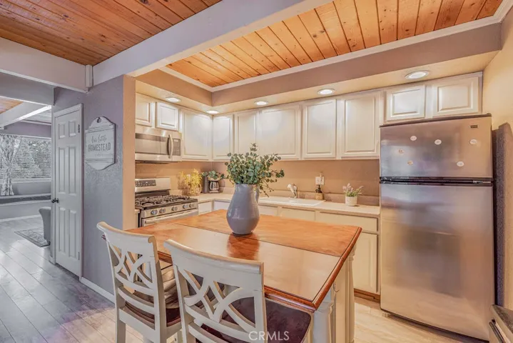 480 Spruce Lane, Sugarloaf, California 92386
