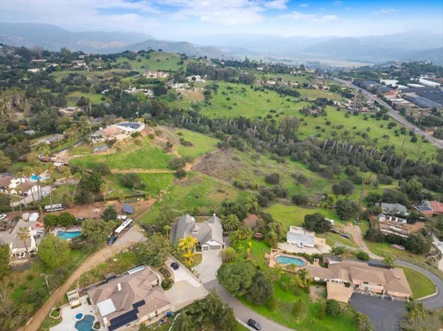 2092 Heights Court, Escondido, California 92027