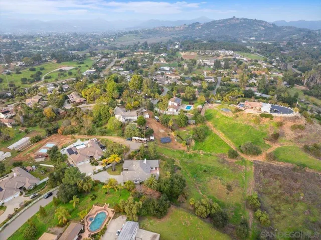 2092 Heights Court, Escondido, California 92027