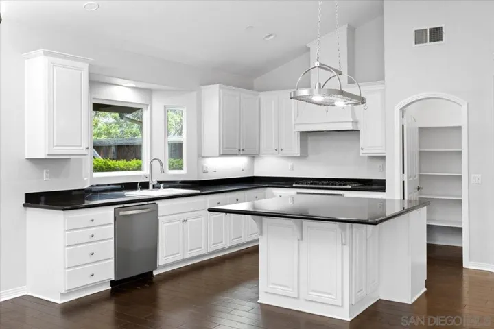 2092 Heights Court, Escondido, California 92027