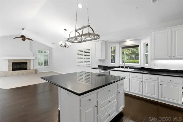 2092 Heights Court, Escondido, California 92027
