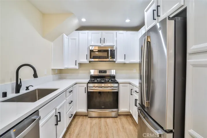982 W Arrow D, Upland, California 91786