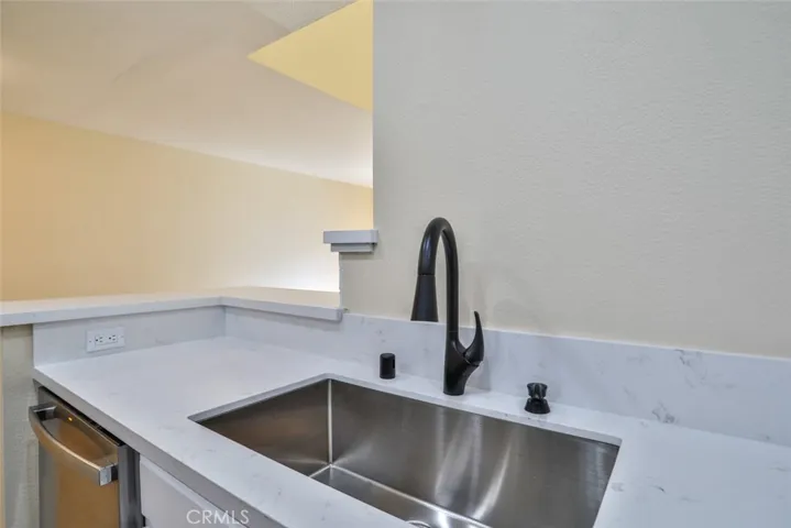 982 W Arrow D, Upland, California 91786