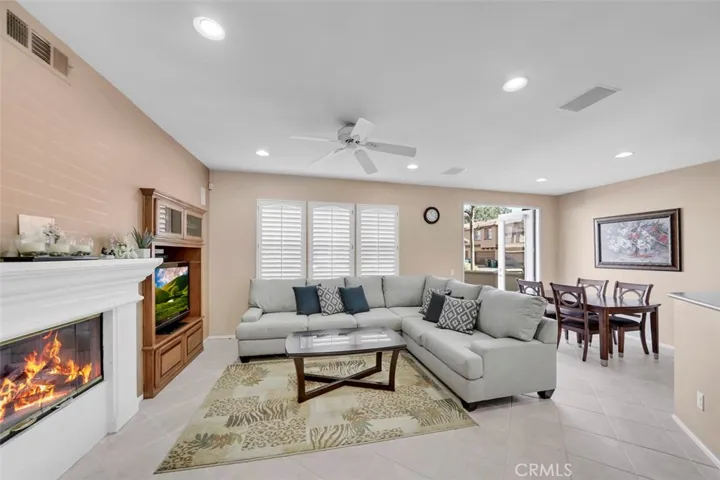 28 Moonstone, Irvine, California 92602
