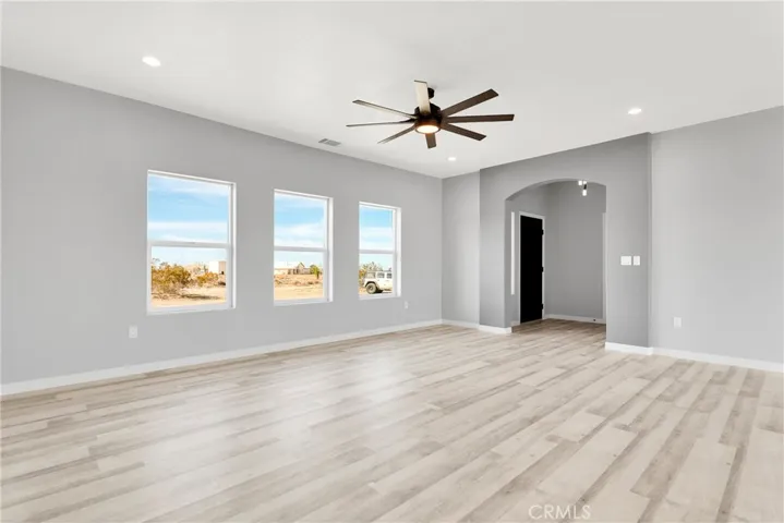 13025 Pionero Road, Pinon Hills, California 92372
