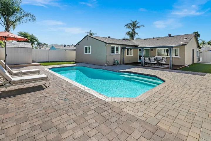 10033 Woodpark Drive, Santee, California 92071
