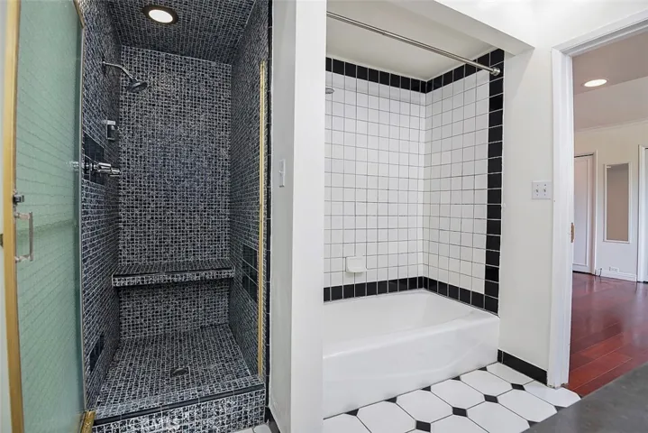 5427 Yarmouth Avenue, Encino, California 91316