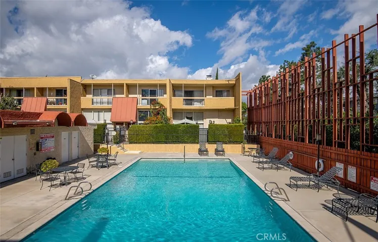 5427 Yarmouth Avenue, Encino, California 91316