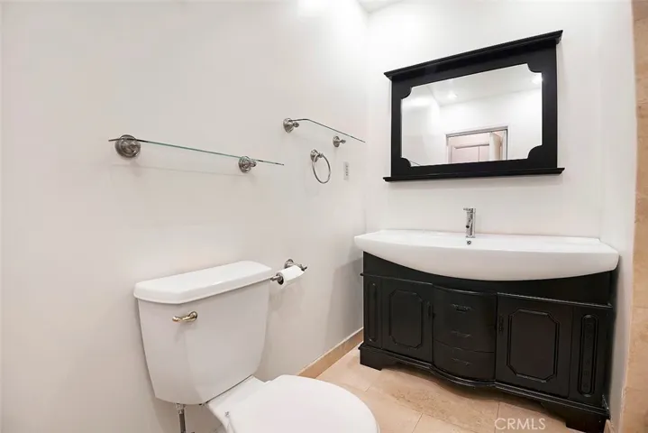 5427 Yarmouth Avenue, Encino, California 91316