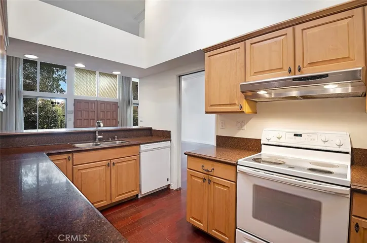5427 Yarmouth Avenue, Encino, California 91316