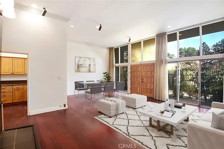 5427 Yarmouth Avenue, Encino, California 91316