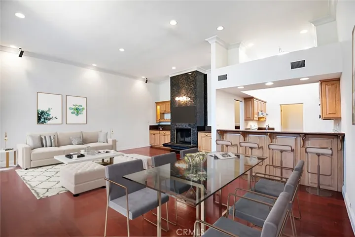 5427 Yarmouth Avenue, Encino, California 91316
