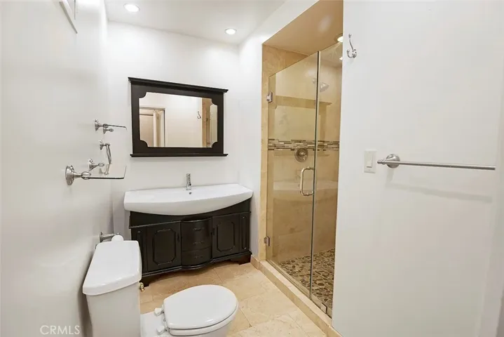5427 Yarmouth Avenue, Encino, California 91316
