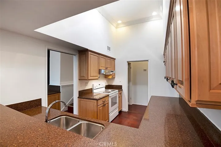 5427 Yarmouth Avenue, Encino, California 91316