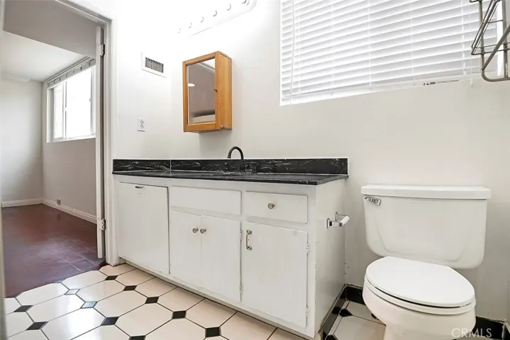 5427 Yarmouth Avenue, Encino, California 91316