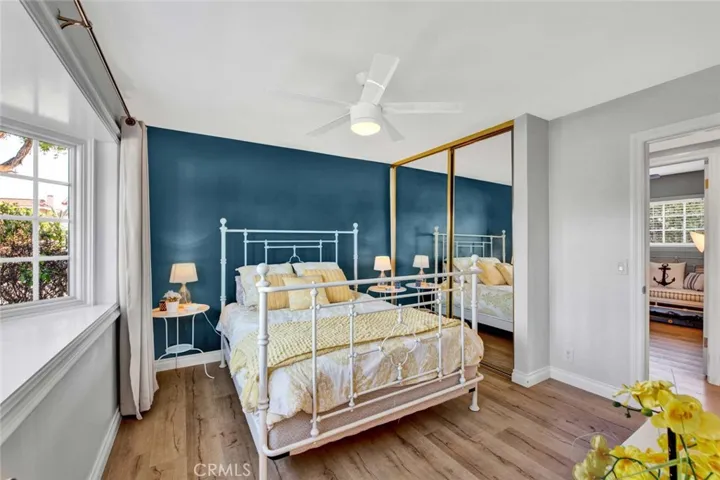 Primary Suite with Mirrored Closet and Bay window