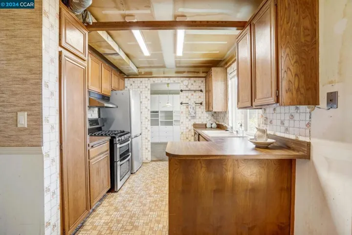 2546 Carmelita Way, Pinole, California 94564