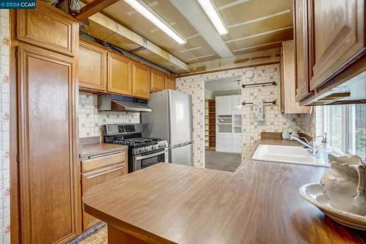 2546 Carmelita Way, Pinole, California 94564