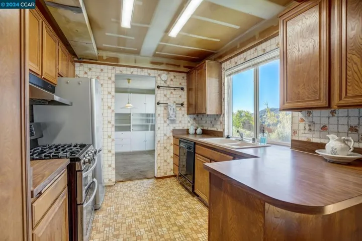2546 Carmelita Way, Pinole, California 94564