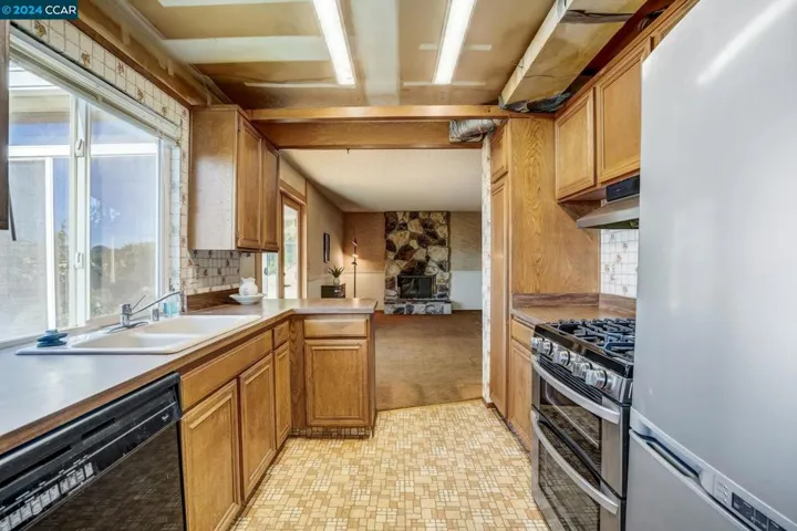 2546 Carmelita Way, Pinole, California 94564