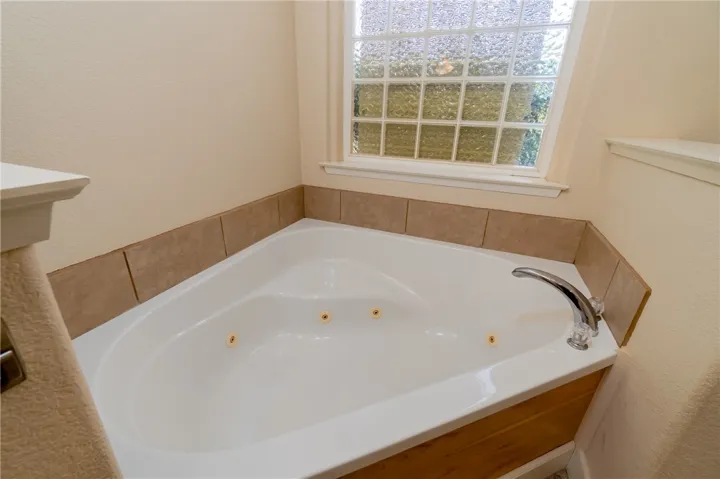 10735 Fairway Drive, Kelseyville, California 95451