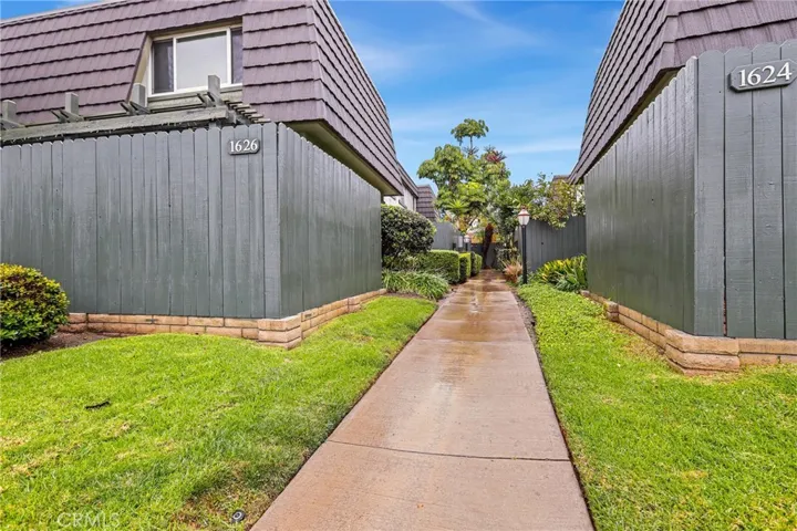 1626 Iowa Street C, Costa Mesa, California 92626
