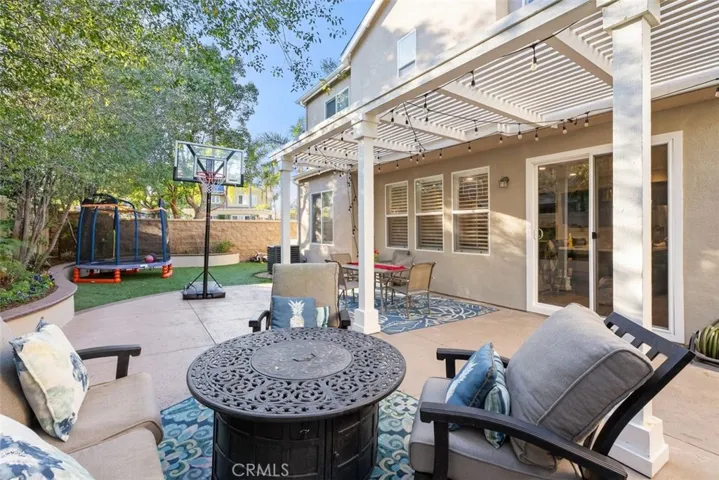 Great backyard for entertaing