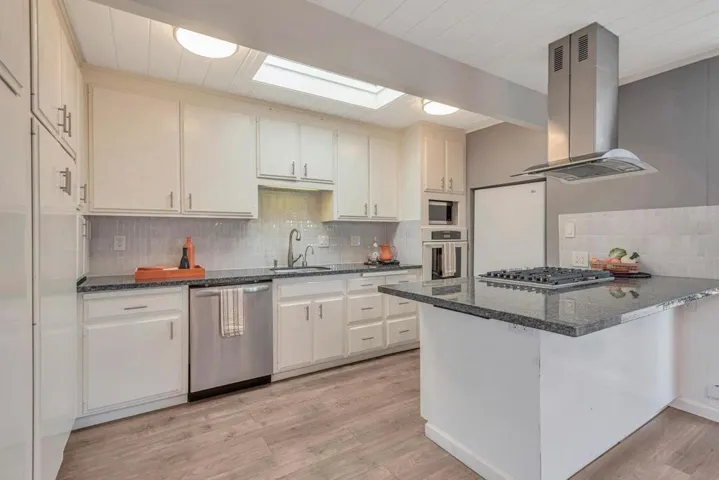 2007 New Brunswick Drive, San Mateo, California 94402