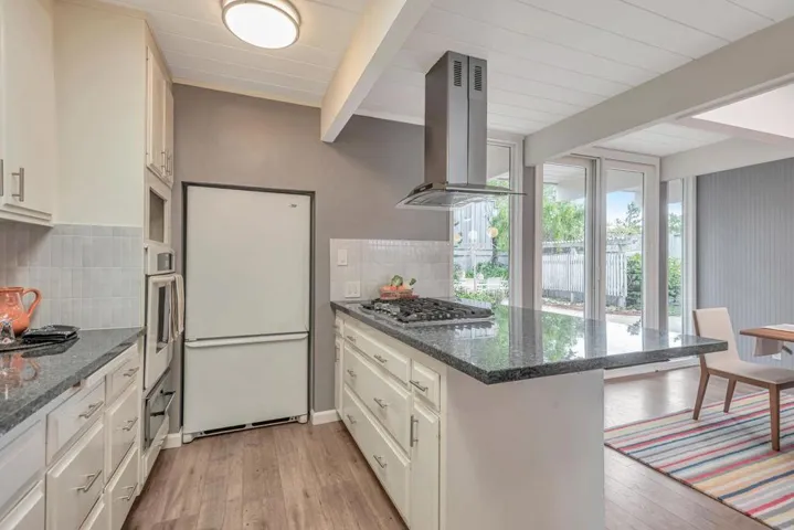 2007 New Brunswick Drive, San Mateo, California 94402