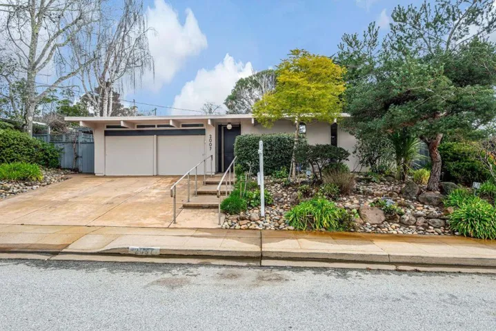 2007 New Brunswick Drive, San Mateo, California 94402