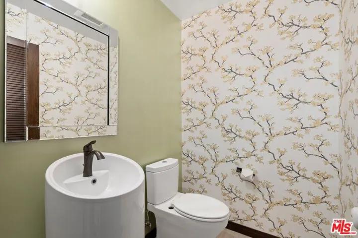 3050 Arrowhead Drive, Los Angeles, California 90068