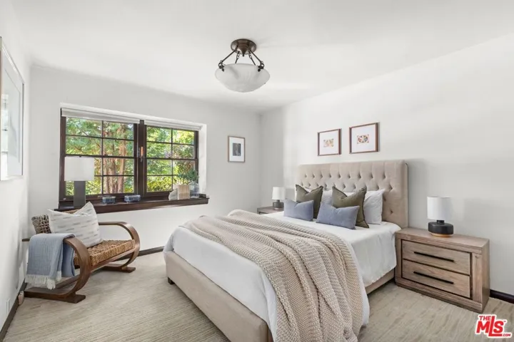 3050 Arrowhead Drive, Los Angeles, California 90068
