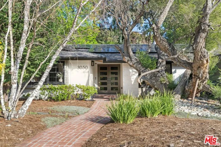 3050 Arrowhead Drive, Los Angeles, California 90068