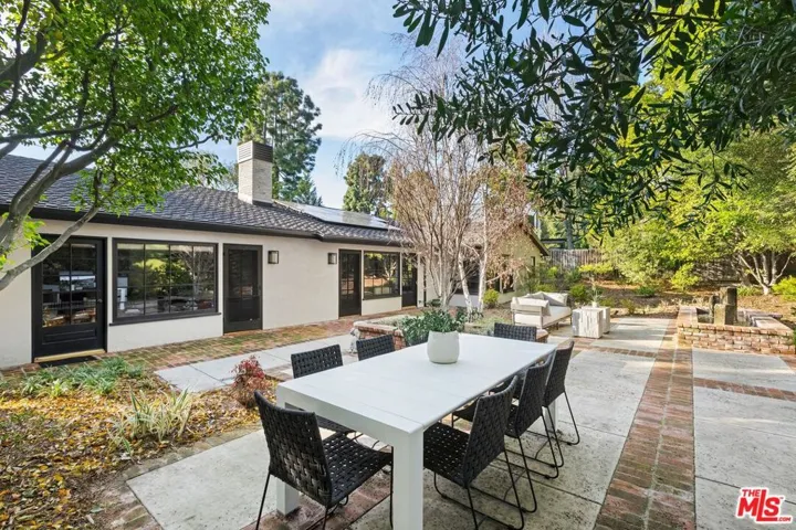 3050 Arrowhead Drive, Los Angeles, California 90068