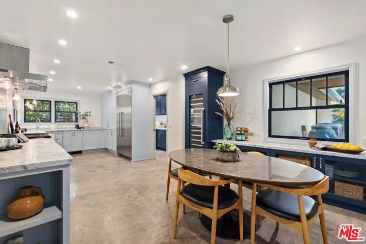 3050 Arrowhead Drive, Los Angeles, California 90068