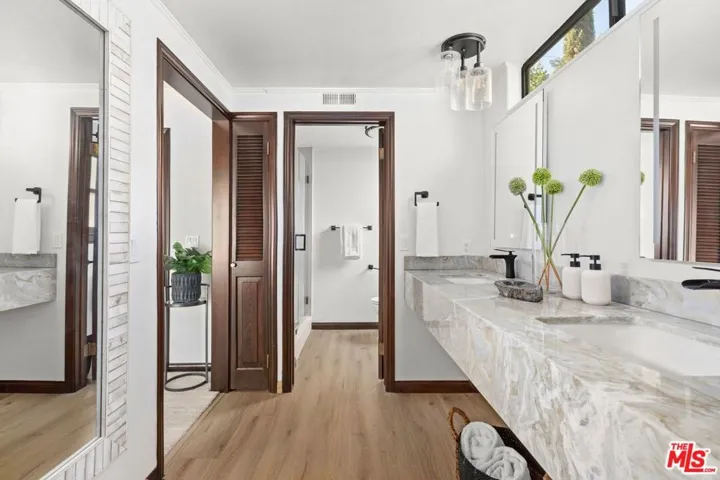 3050 Arrowhead Drive, Los Angeles, California 90068