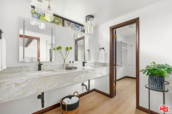 3050 Arrowhead Drive, Los Angeles, California 90068