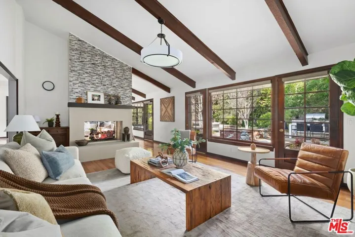 3050 Arrowhead Drive, Los Angeles, California 90068