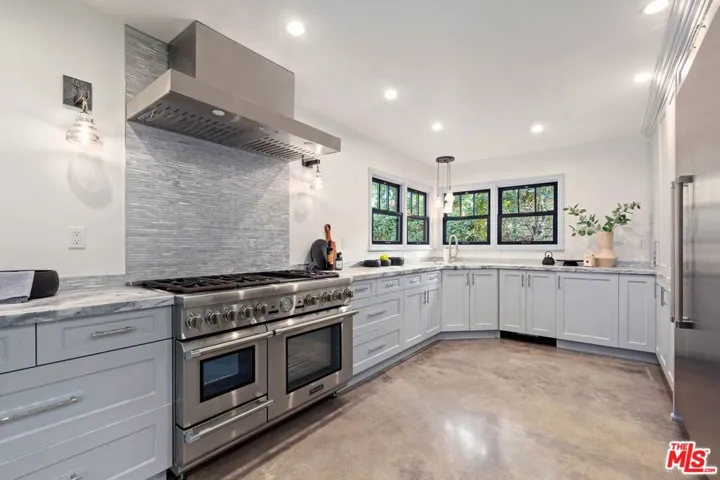 3050 Arrowhead Drive, Los Angeles, California 90068