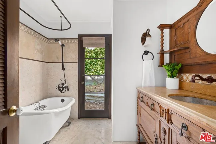 3050 Arrowhead Drive, Los Angeles, California 90068