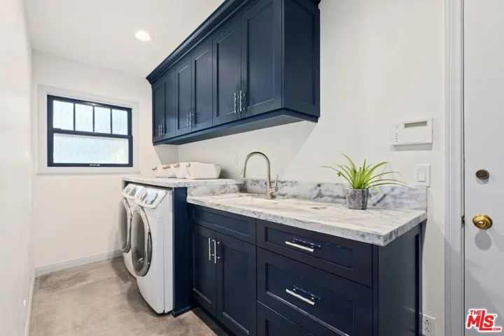 3050 Arrowhead Drive, Los Angeles, California 90068