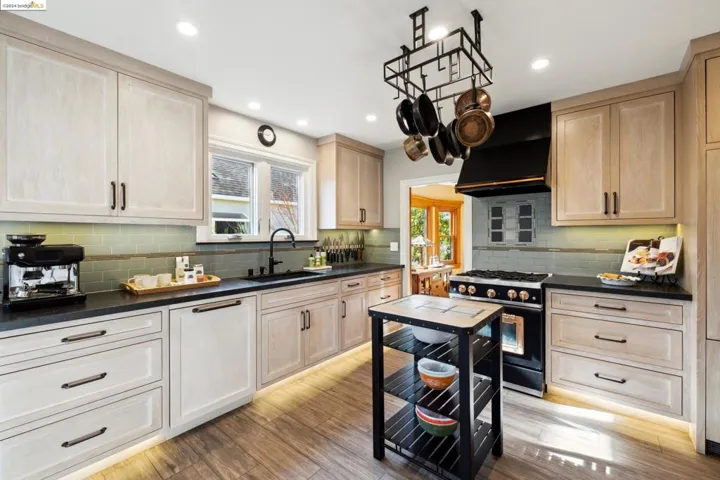 1832 Yale Drive, Alameda, California 94501