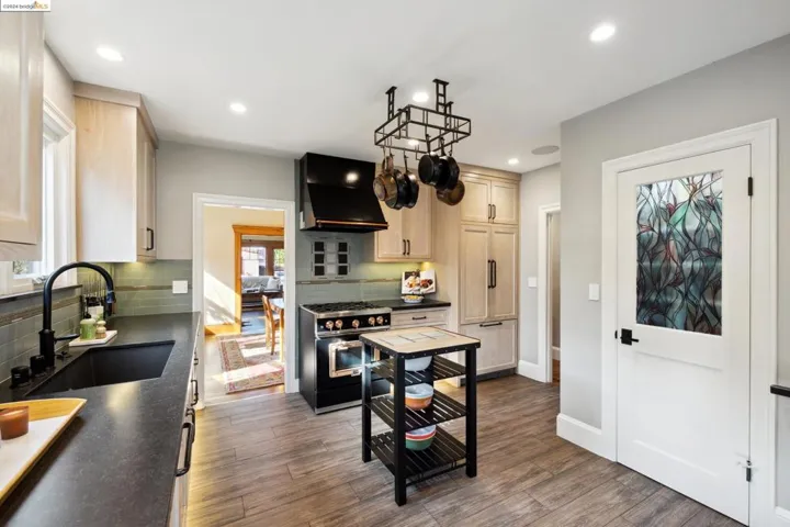 1832 Yale Drive, Alameda, California 94501